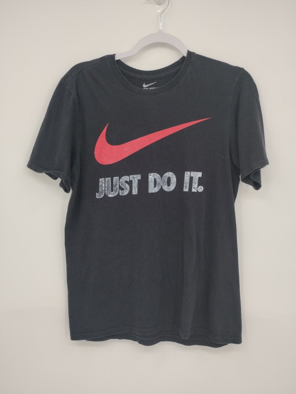 The Nike Tee Black T-shirt Just Do It Swoosh Red Short Sleeve Medium